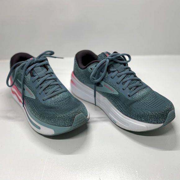Brooks Shoes - Brooks Ghost Max 2 Women's Athletic Shoes - Teal and Pink size 9.5